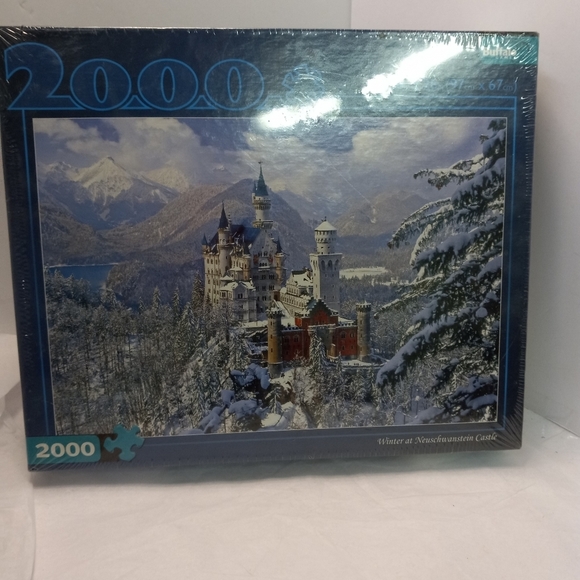 BUFFALO Games 2000 Pc PUZZLE Winter At Neuschwanstien Castle - Picture 1 of 6